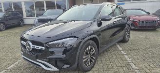 Mercedes GLA 180 Automaat*LED*Trekhaak*Digitaal display*Comfort stoelen*Parkeerpaket met camera*Navigatie*Apple Carplay*MBUX* 2025/7