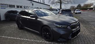  BMW M5 Touring M Drive Professionel*PlugIn*Panoramadak*Ambiente*HeadUp*Carbon*Compound Remsysteem rood*360*Parkeer +*Shadowline*Memory*Bower&Wilkins Sound* 2025/6