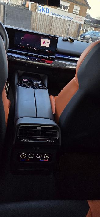 BMW M5 Touring M Drive Professionel*PlugIn*Panoramadak*Ambiente*HeadUp*Carbon*Compound Remsysteem rood*360*Parkeer +*Shadowline*Memory*Bower&Wilkins Sound* picture 17