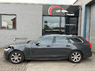 damaged passenger cars Volvo V-90 Volvo V90 2.0d 2019 2019/4