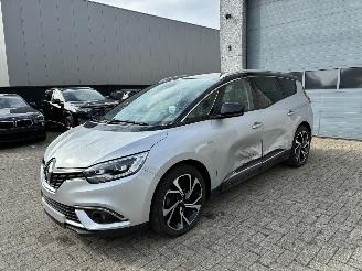Voiture accidenté Renault Grand-scenic RENAULT SCENIC 1.5D 2017 7 ZIT 2017/12