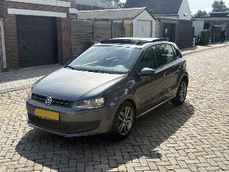 uszkodzony samochody osobowe Volkswagen Polo 1.6 TDI PANO DSG 2011/1