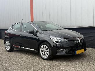 Damaged car Renault Clio E-TECH HYBRID 140 Intens AUTOMAAT 2021/1