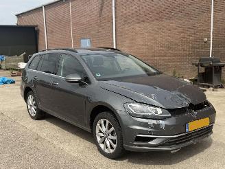 krockskadad bil auto Volkswagen Golf 1.4 TSI AUTOMAAT PANO 2017/1