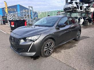 Schadeauto Peugeot 208 1.2 AUTOMAAT 2022/3