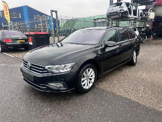 krockskadad bil auto Volkswagen Passat 1.6 TDI / DSG 2020/4