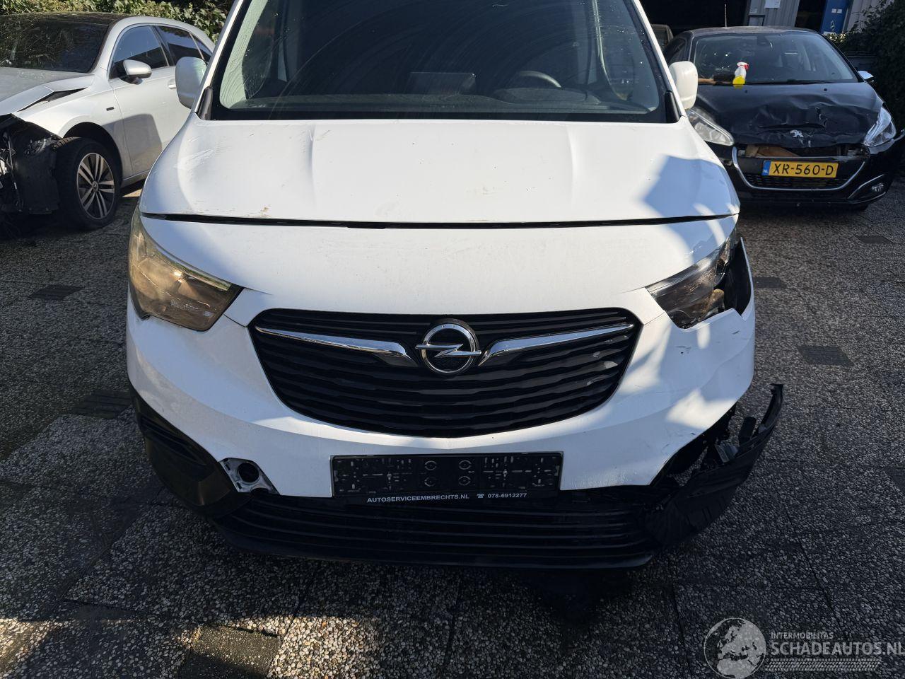 Opel Combo 1.6D L2H1  LANGE UITVOERING ALLEEN VOOR ONDERDELEN