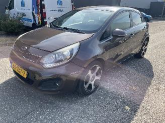Kia Rio 1.2 tdi 5drs picture 6