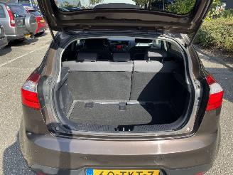 Kia Rio 1.2 tdi 5drs picture 13