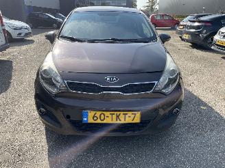 Kia Rio 1.2 tdi 5drs picture 5