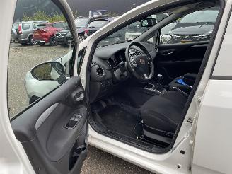 Fiat Punto Evo 5drs 73kw picture 10