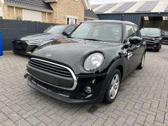 Damaged car Mini One 75KW Essential Trim Navi 2021/3