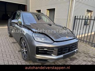 Schadeauto Porsche Cayenne E-Hybrid Exclusive Design Matric ACC 2024/5