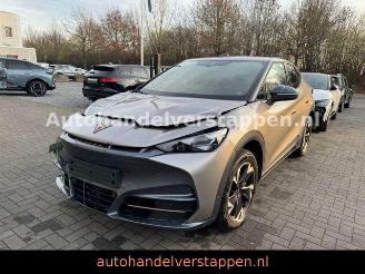 krockskadad bil auto Cupra Tavascan 210 kW Endurance 82KWH VOLL 2025/2