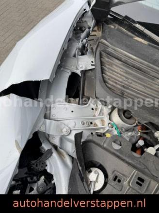 Porsche Taycan Sport 93KWH Sport-Design-Paket picture 14