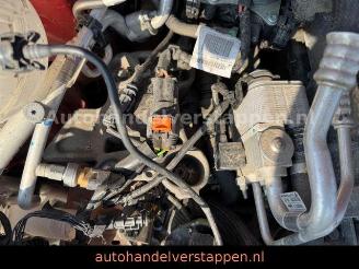 Peugeot 2008 e- - GT - 136PS Automatik Elixir Rood picture 16