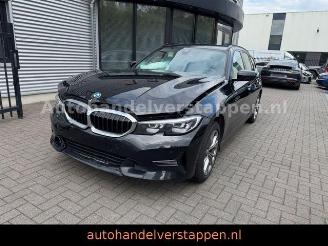 Unfallwagen BMW 3-serie d Touring Sport Line 110KW Leder Navi LED 2021/5