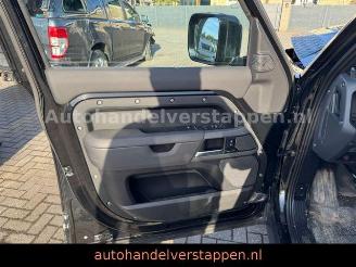 Land Rover Defender 110 D250 3.0L X-Dynamic SE Pano BLACK P picture 18