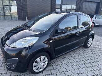 Coche accidentado Peugeot 107 1.0 ACTIVE AIRCO RIJDBARE SCHADE! BOUWJAAR 2013  1999 EURO 2013/1