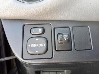 Toyota Yaris Yaris III (P13), Hatchback, 2010 / 2020 1.5 16V Hybrid picture 24