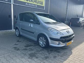 Peugeot 1007 1007 (KM), Hatchback 3-drs, 2004 / 2011 1.4 picture 7