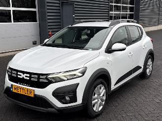 krockskadad bil auto Dacia Sandero 1.0 TCe 90 12V Hatchback  Benzine 999cc 67kW (91pk) FWD 2023/11