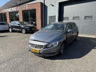 Voiture accidenté Volvo V-60 1.5 T3 Momentum  AUTOMAAT Stationwagen 5-dr. 2016/1