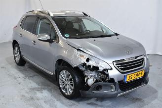 Coche accidentado Peugeot 2008 1.2 Pure tech allure 2015/11