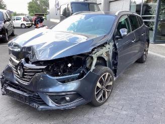 Coche siniestrado Renault Mégane Megane IV Estate (RFBK), Combi 5-drs, 2016 1.3 TCE 140 16V 2019/3