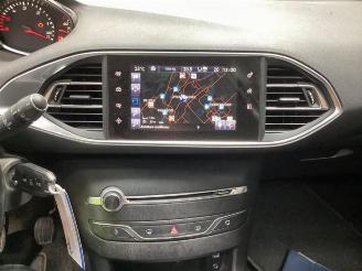 Peugeot 308 308 (L3/L8/LB/LH/LP), Hatchback 5-drs, 2013 / 2021 1.6 BlueHDi 120 picture 12