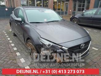 Coche siniestrado Mazda 3 3 (BM/BN), Hatchback, 2013 / 2019 2.2 SkyActiv-D 150 16V 2017/11