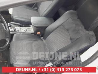 Mitsubishi Outlander Outlander (GF/GG), SUV, 2012 / 2022 2.0 16V PHEV 4x4 picture 16