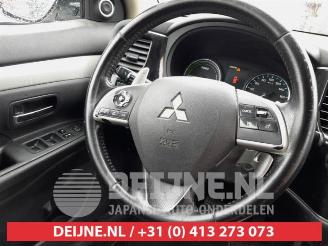 Mitsubishi Outlander Outlander (GF/GG), SUV, 2012 / 2022 2.0 16V PHEV 4x4 picture 19