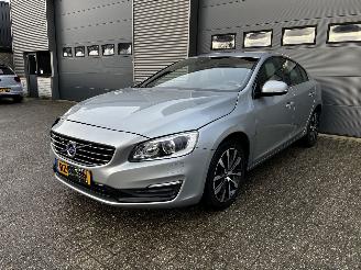 krockskadad bil auto Volvo S-60 1.5 T3 AUTOMAAT / NAVI / CRUISE / LEER / PDC 2018/3