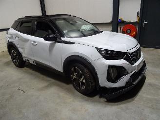 Coche siniestrado Peugeot 2008 1.2 THP AUTOMAAT 2024/1