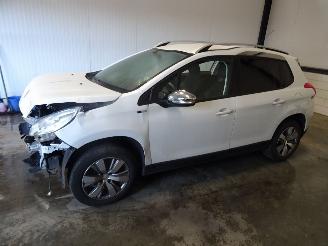 Coche siniestrado Peugeot 2008 1.2 VTI 2015/10