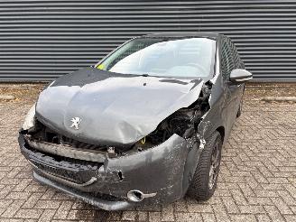 Coche accidentado Peugeot 208  2013/3