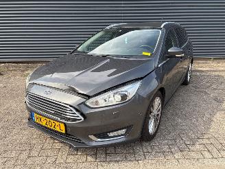 Schadeauto Ford Focus  2015/11