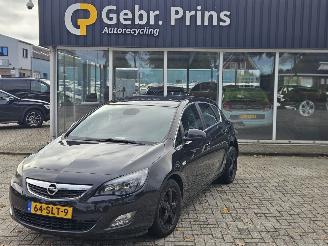 damaged passenger cars Opel Astra 1.4 Turbo 16V Hatchback 4Dr Benzine 1.364cc 88kW (120pk) FWD 2011/10