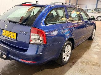 krockskadad bil auto Skoda Octavia 1.2 TSI Combi/o 4Dr Benzine 1.197cc 77kW (105pk) FWD 2010/4