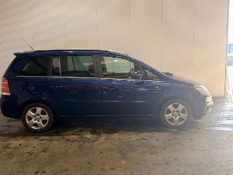 Opel Zafira 2.2 16V 7-seats Direct Ecotec MPV  Benzine 2.198cc 110kW (150pk) FWD picture 2
