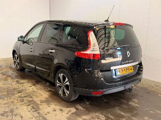 krockskadad bil auto Renault Scenic 1.6 dCi MPV  Diesel 1.598cc 96kW (131pk) FWD 2011/11