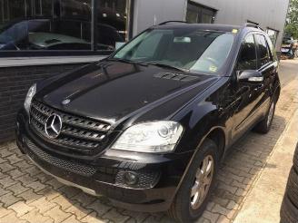 Vrakbiler auto Mercedes ML ML II (164/4JG), SUV, 2005 / 2011 3.0 ML-280 CDI 4-Matic V6 24V 2008/4