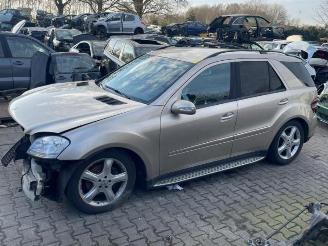 Vaurioauto  passenger cars Mercedes ML ML II (164/4JG), SUV, 2005 / 2011 3.0 ML-320 CDI 4-Matic V6 24V 2007/4