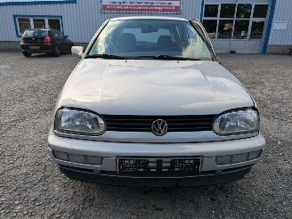 Volkswagen Golf 1.6 picture 2