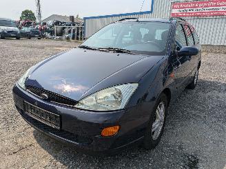 Coche siniestrado Ford Focus 1.6 2001/6