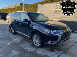 Mitsubishi Outlander Outlander (GF/GG), SUV, 2012 / 2022 2.4 16V PHEV 4x4 picture 2