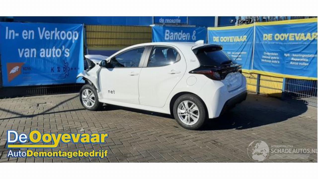 Toyota Yaris Yaris IV (P21/PA1/PH1), Hatchback, 2020 1.5 12V Hybrid 115