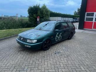 uszkodzony samochody osobowe Volkswagen Passat Passat (35I), Sedan, 1988 / 1996 2.8 VR6 1994/11