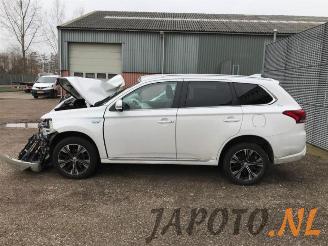 Mitsubishi Outlander Outlander (GF/GG), SUV, 2012 / 2022 2.0 16V PHEV 4x4 picture 2